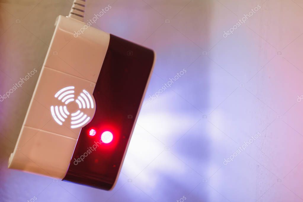 Detetor de fugas a ser utilizado junto a tubagens