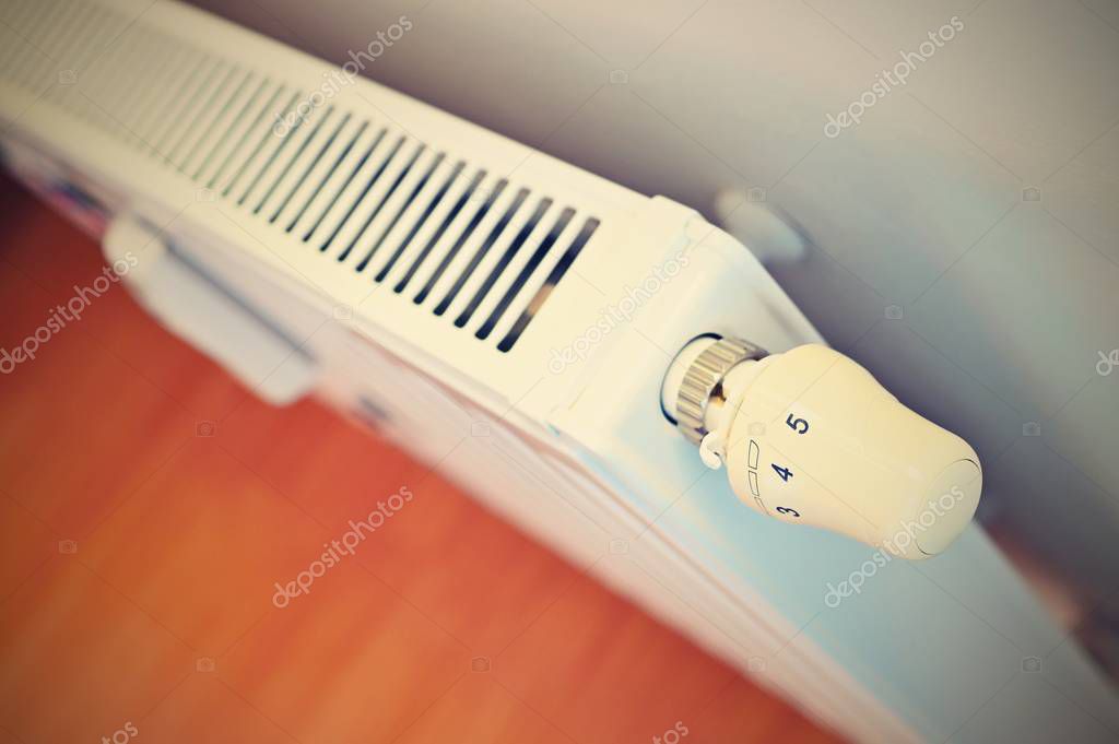 Sala com radiadores de aquecimento central