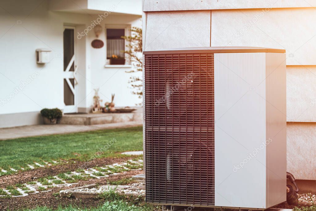 Bomba de calor instalada no exterior de uma casa